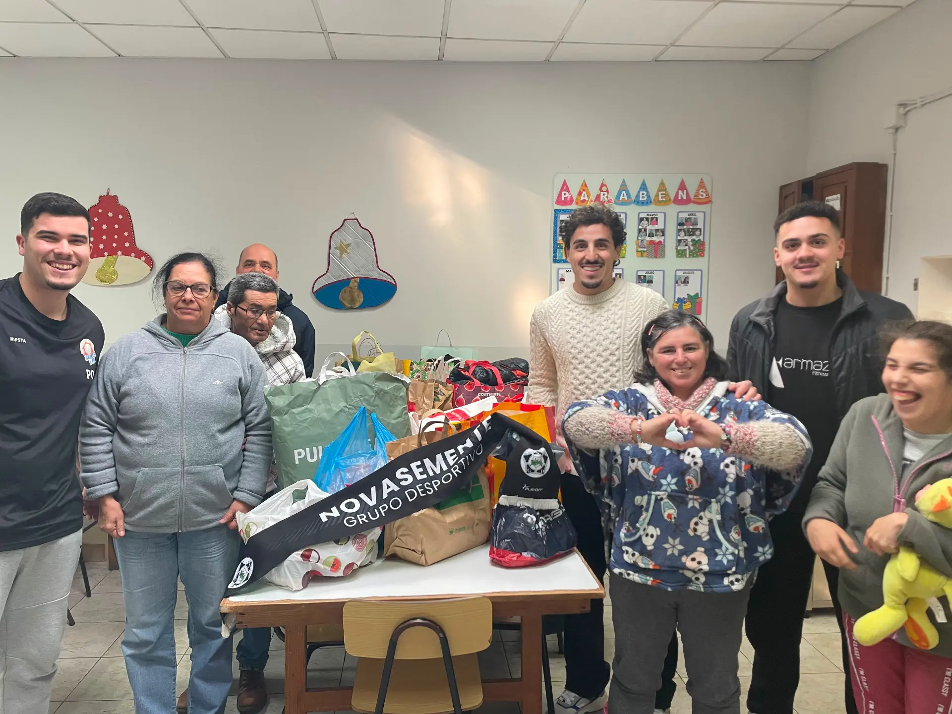 Entrega de bens solidários na CERCIE de Espinho